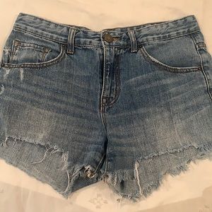 Mid-ride BDG Vintage Jean shorts